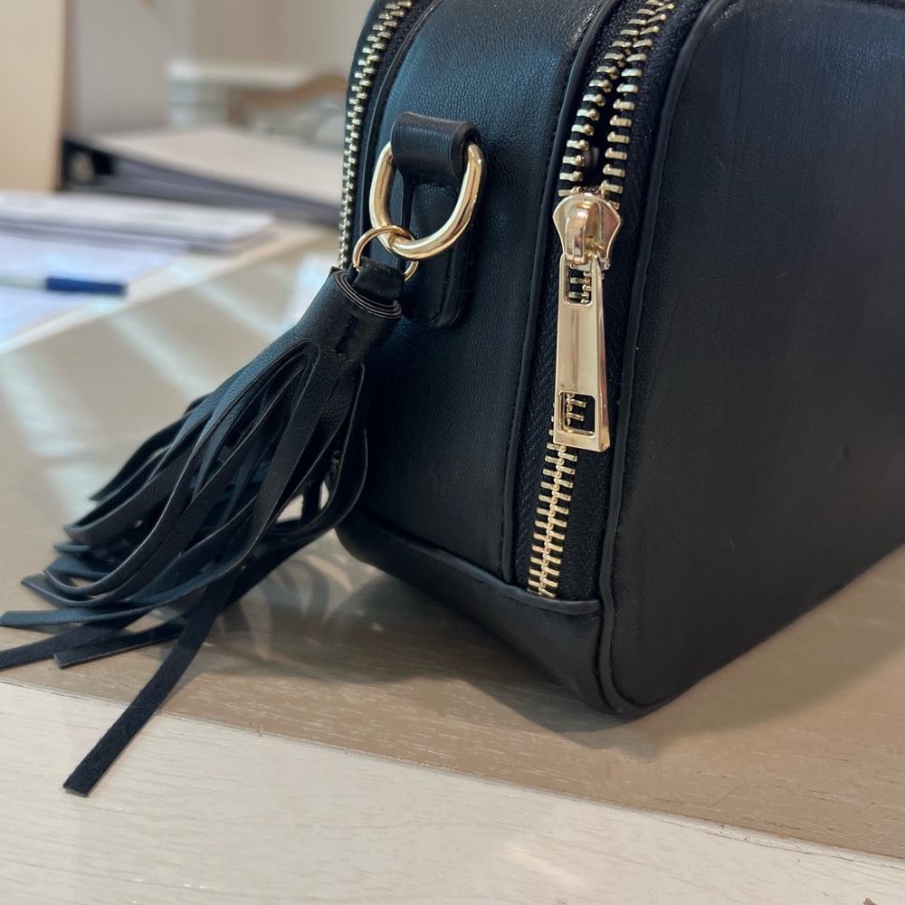 Forever 21 crossbody bag. Stylish and versatile with two zipper compartments